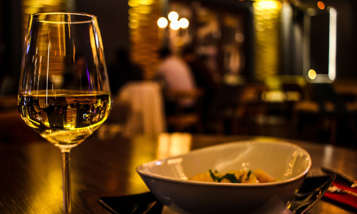 Nach dem Motto „Jeder Tropfen schadet" wird Schwangeren zu komplettem Alkoholverzicht geraten. / Foto: Pexels